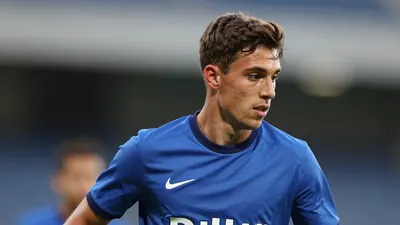 Shrewsbury Town sign Lino Sousa on loan, while manager Gavin Cowan apologises to fans after a 3-0 loss to Rochdale leaves...