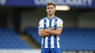 Shrewsbury's Vlad Paternoster joins Braintree on a free transfer, while striker George Evans arrives on loan from Bromley