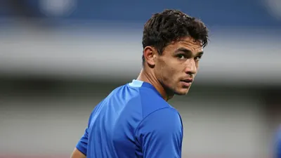 Shrewsbury Town add midfielder Michael Golding on loan from Leicester, their ninth summer signing to bolster a squad...