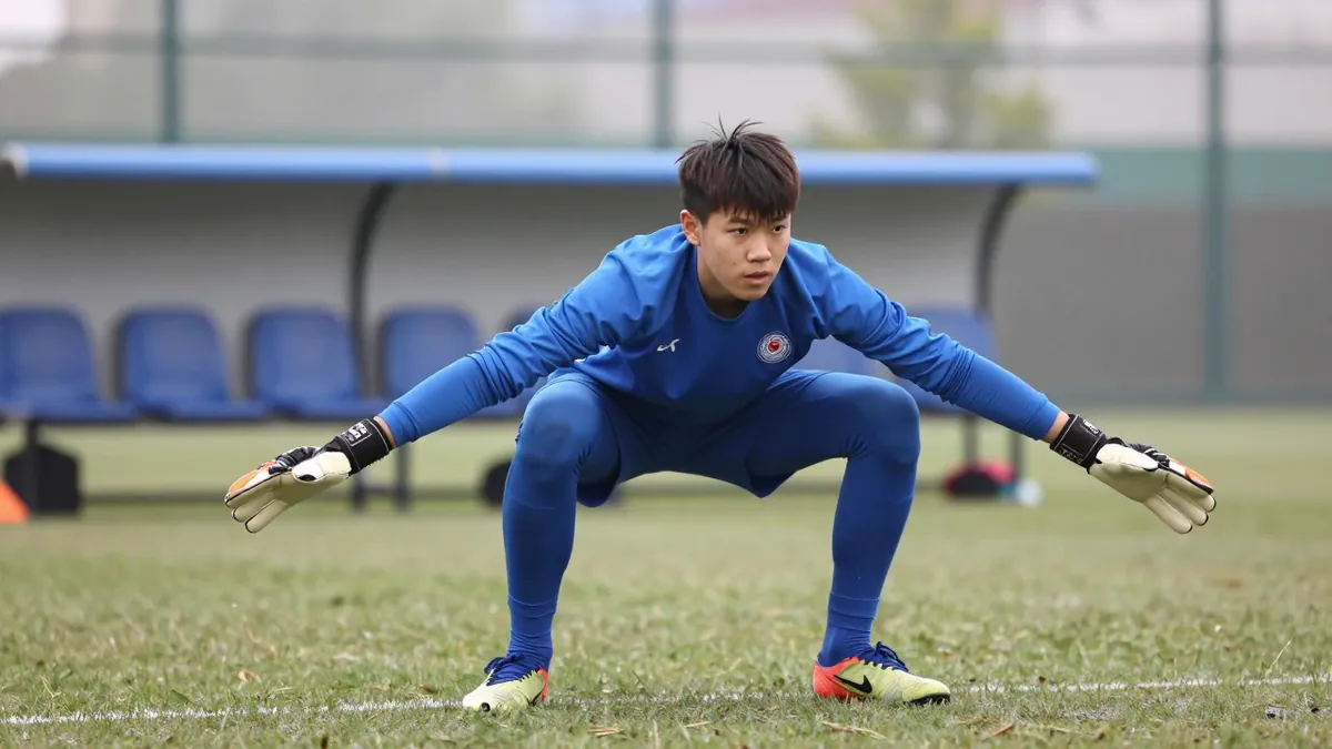 Shrewsbury Town have re-signed goalkeeper Cameron Gregory on a short-term contract to provide cover for the injured Sam...